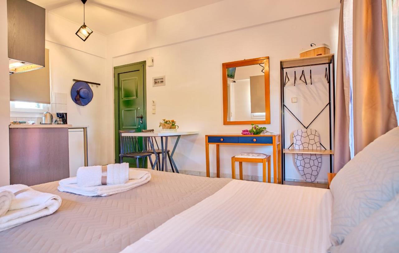 Logas Beach Studios Peroulades  Luaran gambar