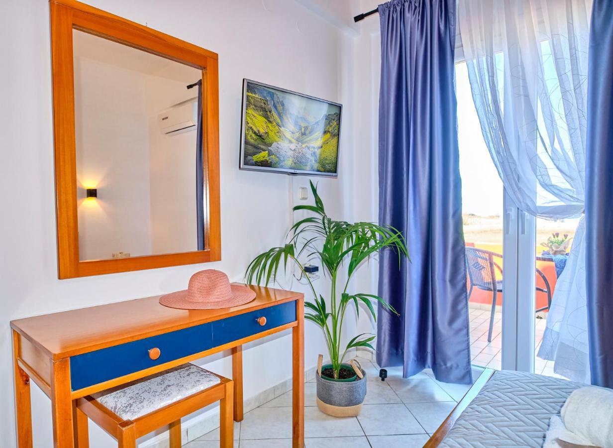 Logas Beach Studios Peroulades  Luaran gambar