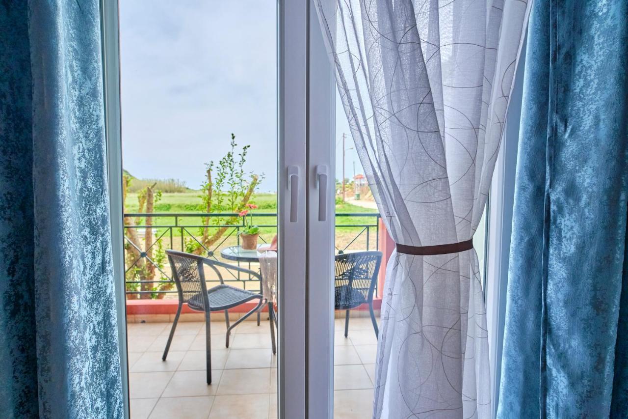 Logas Beach Studios Peroulades  Luaran gambar